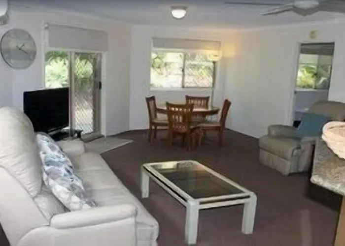 Norfolk Grove Apartment - Hosted By Burleigh Letting
